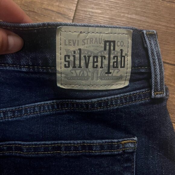 Levi’s silver tab dark wash vintage mom jeans - Picture 5 of 11
